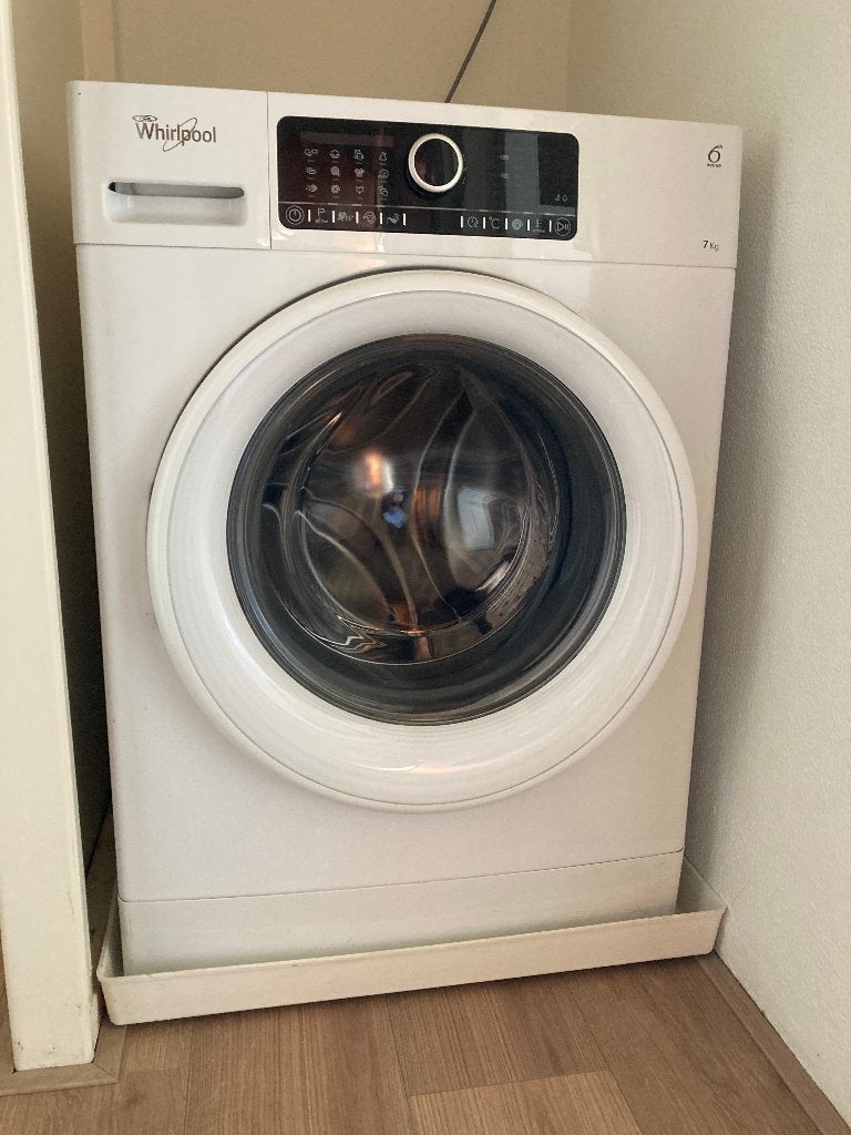 Wasmachine Whirlpool 6th sense 7kg, Ophalen, Zo goed als nieuw, Voorlader, 85 tot 90 cm