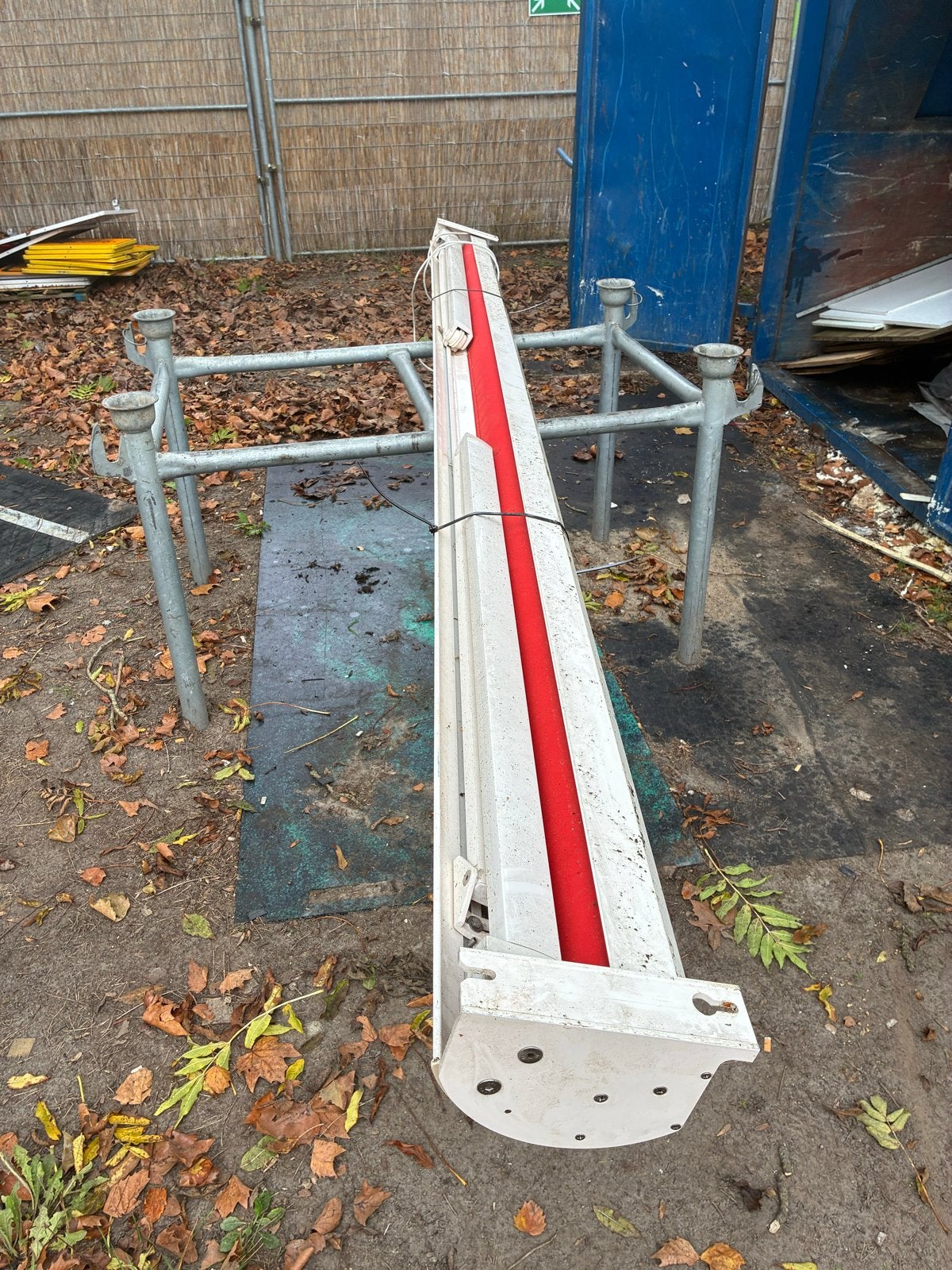 Elektrisch zonnenscherm rood - 350cm breed, 240cm uitval, Gebruikt, Elektrisch, Ophalen of Verzenden, 150 tot 300 cm