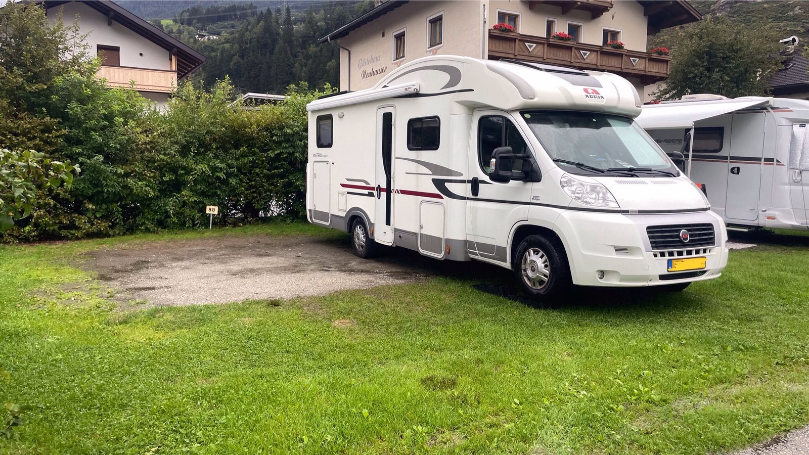 Zeer complete Adria Matrix M 680 SP 6 slaapplaatsen, Caravans en Kamperen, Particulier, Half-integraal, Adria