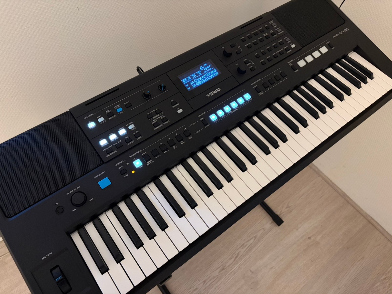 Yamaha PSR-E483, Muziek en Instrumenten, Keyboards, Ophalen, Zo goed als nieuw, 61 toetsen, Overige merken