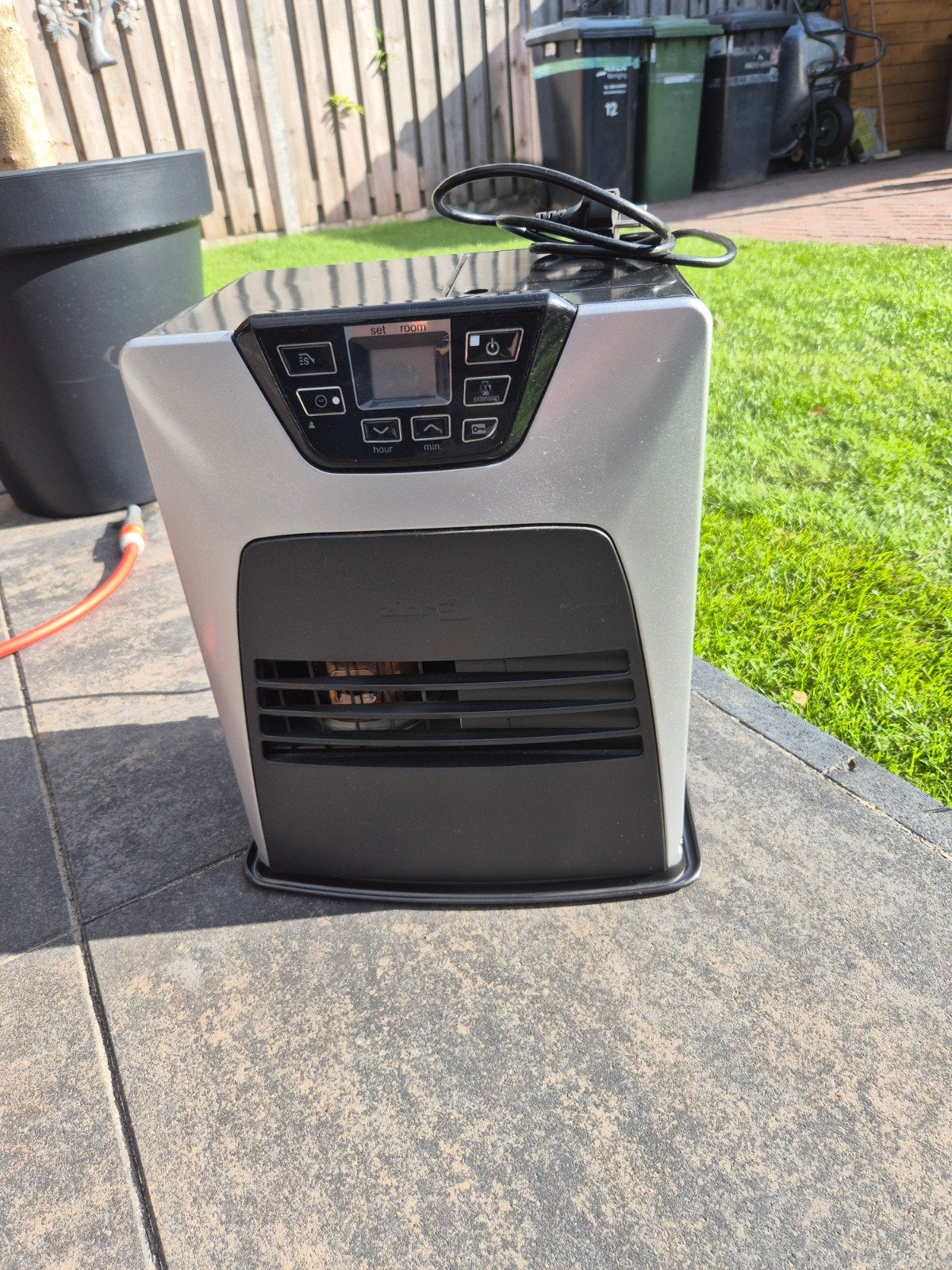 Zibro laserkachel LC-DX32 met volle jerrycan en hevelpompje, Ophalen, Zo goed als nieuw, Overige brandstoffen, Petroleumkachel