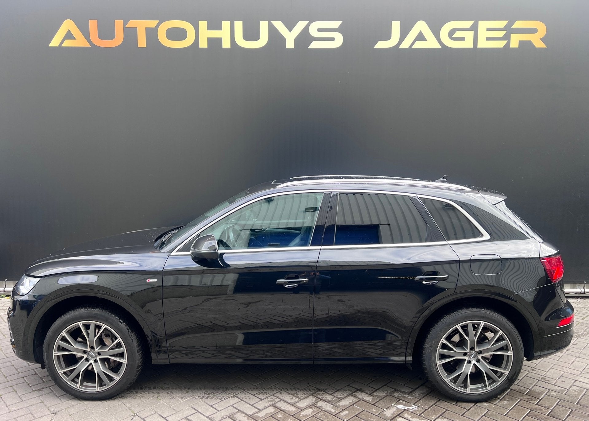 Audi Q5 55 TFSI e quattro Competition - S-Line - Leder - Pan, Auto's, Audi, Automaat, 4 cilinders, Bedrijf, Hybride Elektrisch/Benzine
