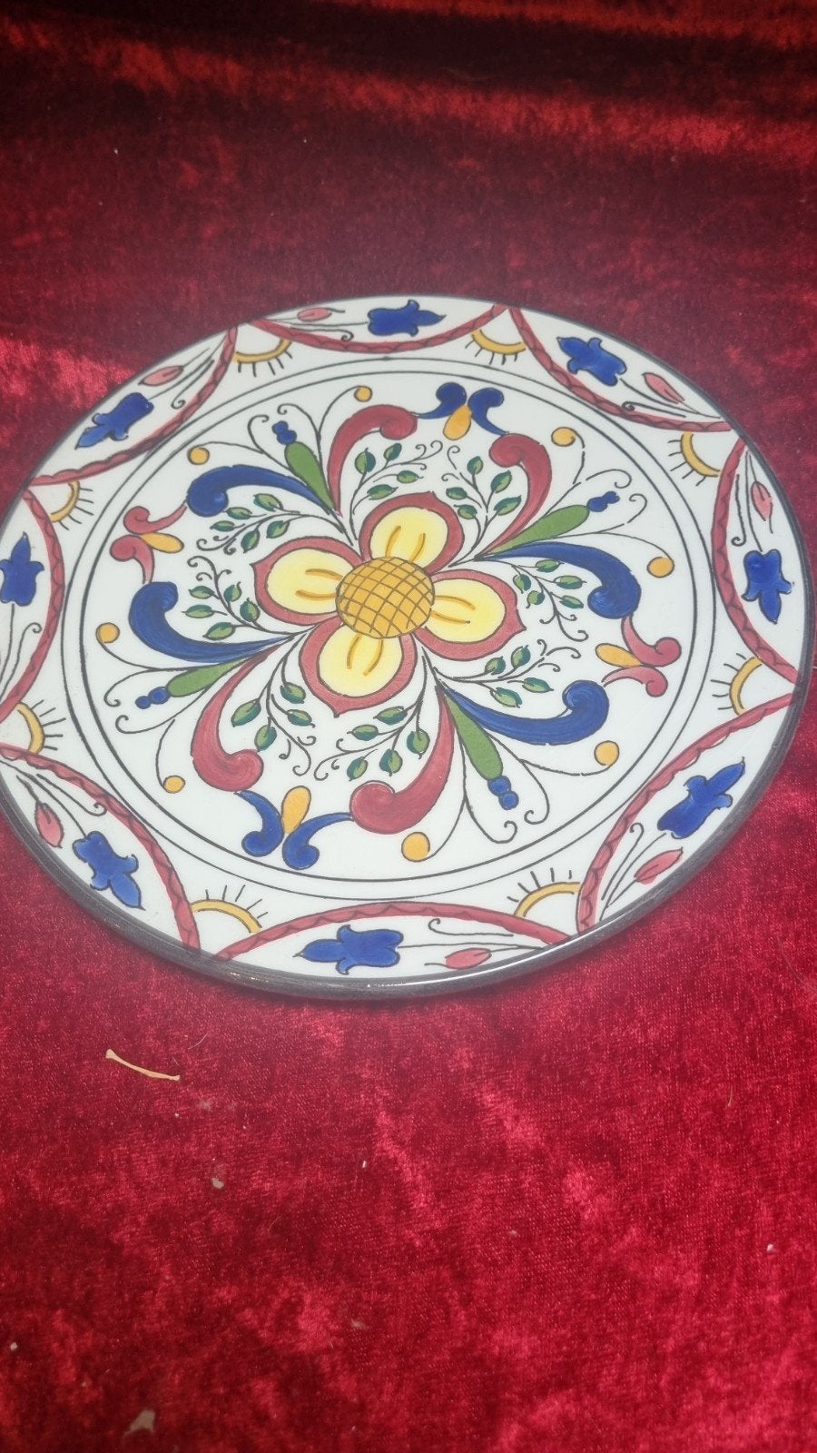 Decoratieve keramische bord met bloemmotief, Verzenden