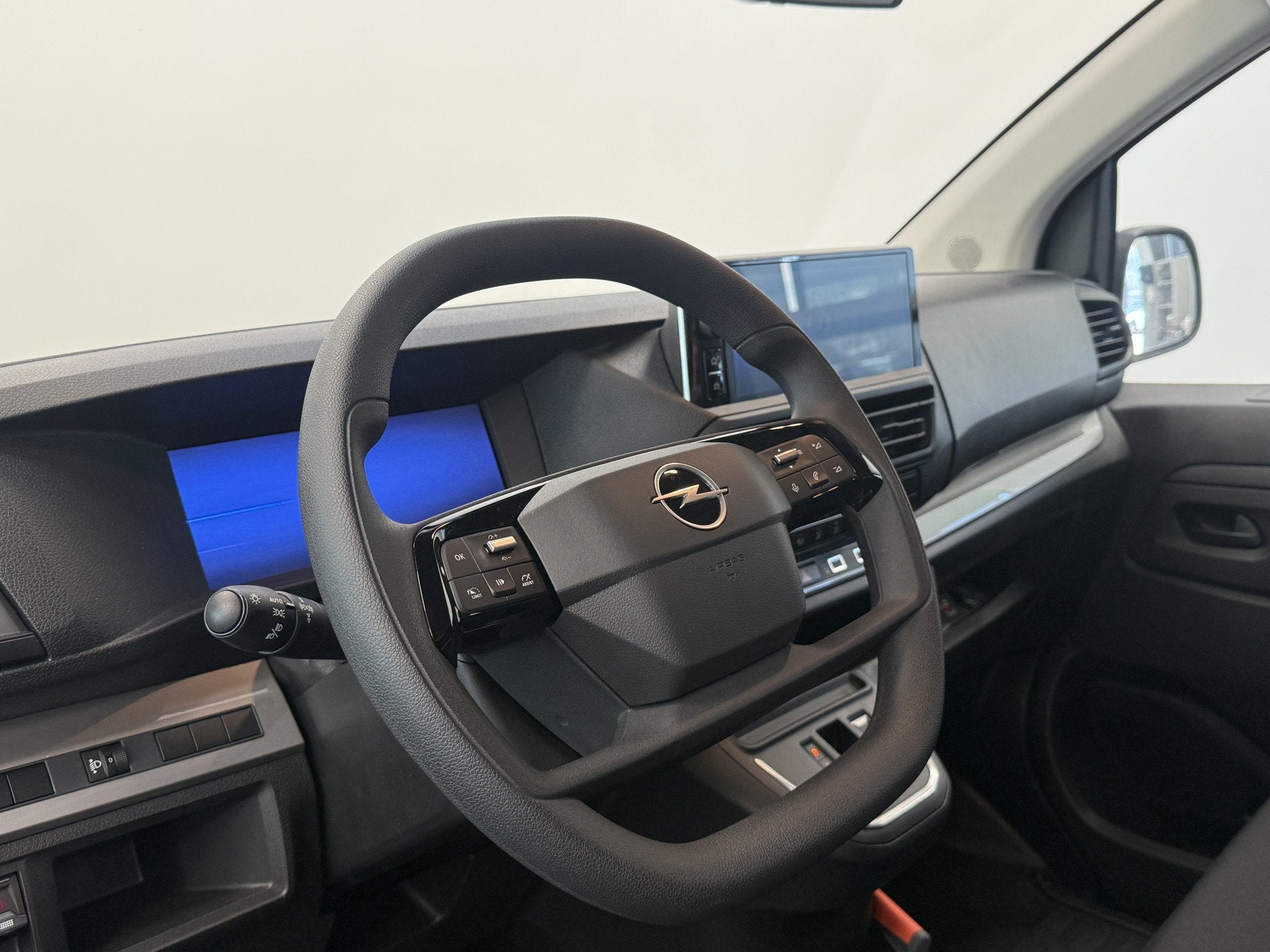 Opel Vivaro Electric L2 75 kWh 3 Persoons Achteruitrijcamera, Auto's, Gebruikt, Zwart, Wit, Origineel Nederlands