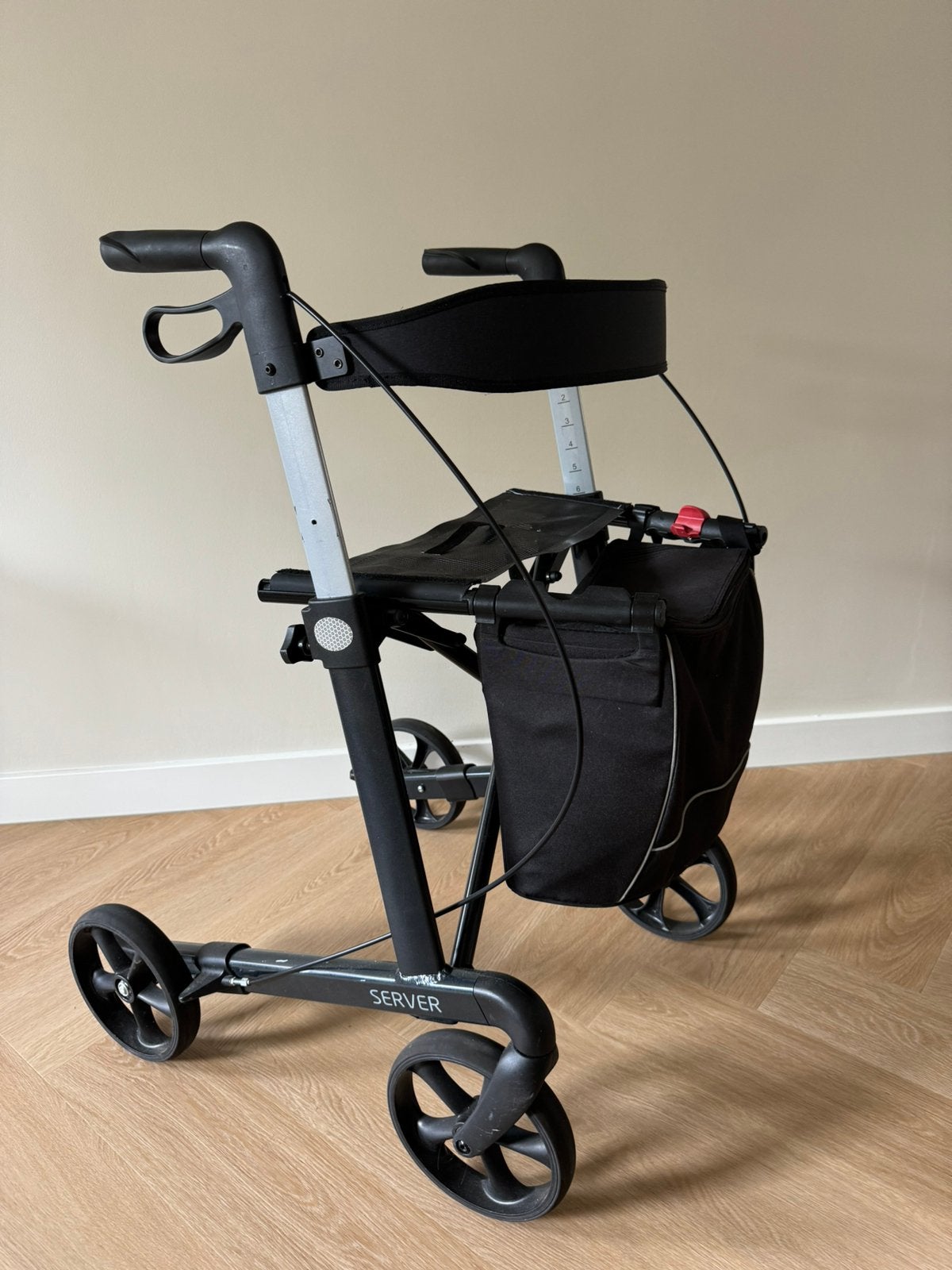 Rollator server lichtgewicht softbanden rugsteun, Ophalen, Lichtgewicht, Zo goed als nieuw