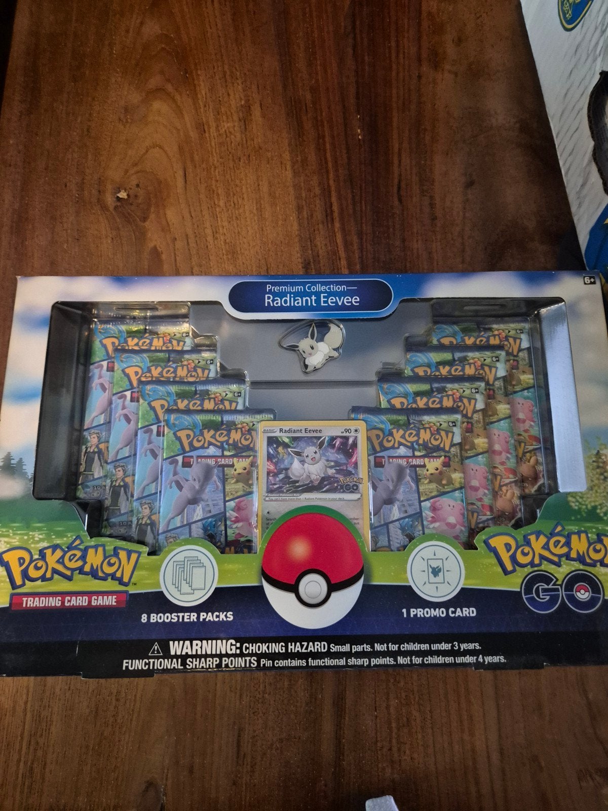pokemon Radiant Eevee box, Hobby en Vrije tijd, Verzamelkaartspellen | Pokémon, Ophalen of Verzenden, Nieuw, Overige typen