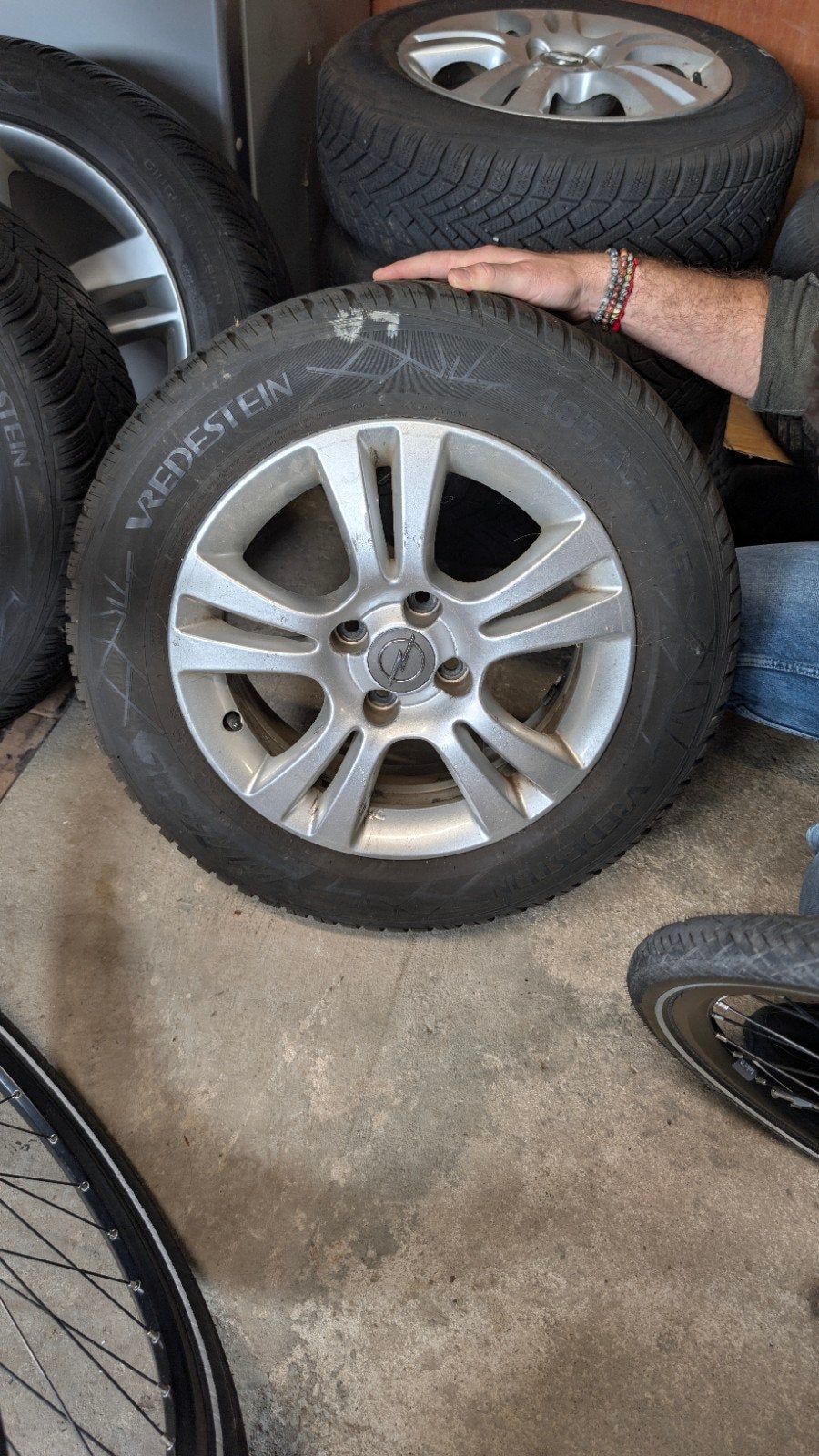 Vredestein winterbanden met Opel velgen - Opel Corsa, Auto-onderdelen, Ophalen, Gebruikt, 15 inch, Banden en Velgen
