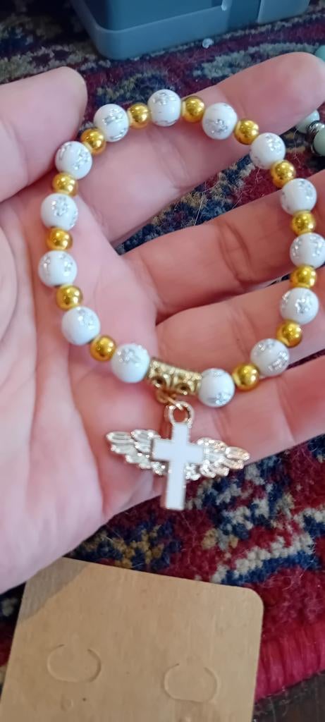 Religieuze Kunststof Armband met Kruisje, Wit, Kunststof of Plastic, Nieuw, Ophalen of Verzenden