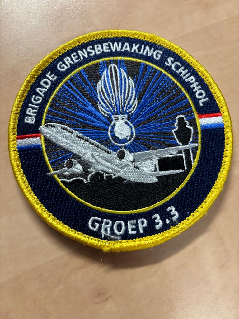 KMar Embleem Brigade Grensbewaking Schiphol Groep 3.3, Verzamelen, Ophalen of Verzenden, Marechaussee, Nederland, Embleem of Badge