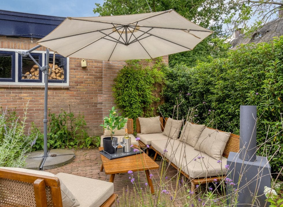 Stijlvolle parasol  incl 4 voettegels, Ophalen, Gebruikt