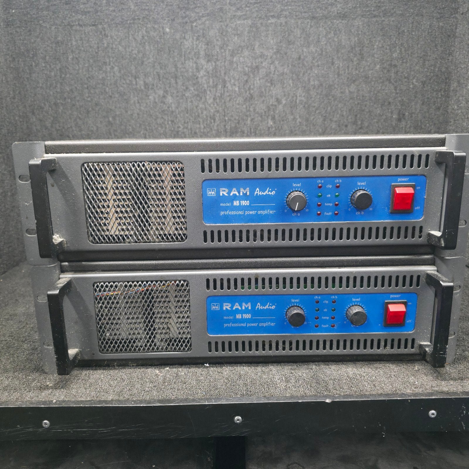 RAM AUDIO   MB 1900    2 x 1400   watt   versterker