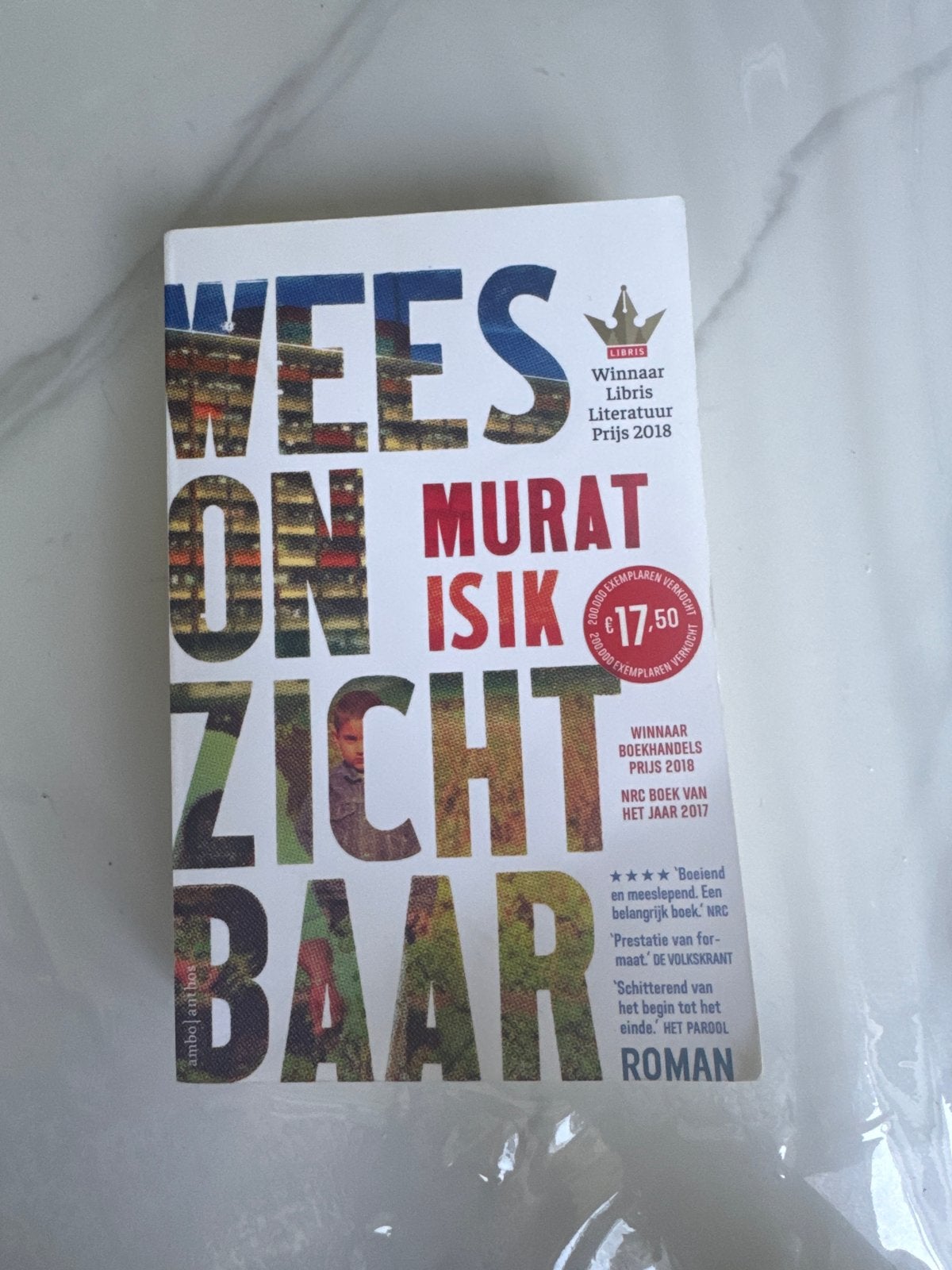 Wees Onzichtbaar - Murat Isik (Libris Literatuur Prijs), Ophalen of Verzenden, Zo goed als nieuw, Nederland