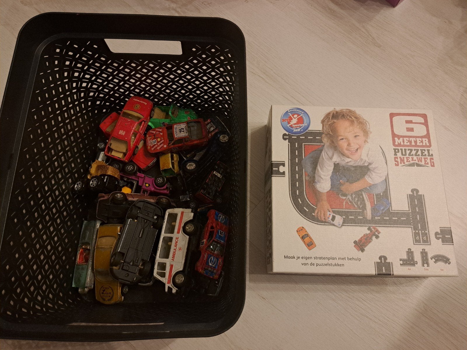 Mooie snelweg puzzel (6meter!) + bak vol autootjes!, Ophalen of Verzenden, Gebruikt