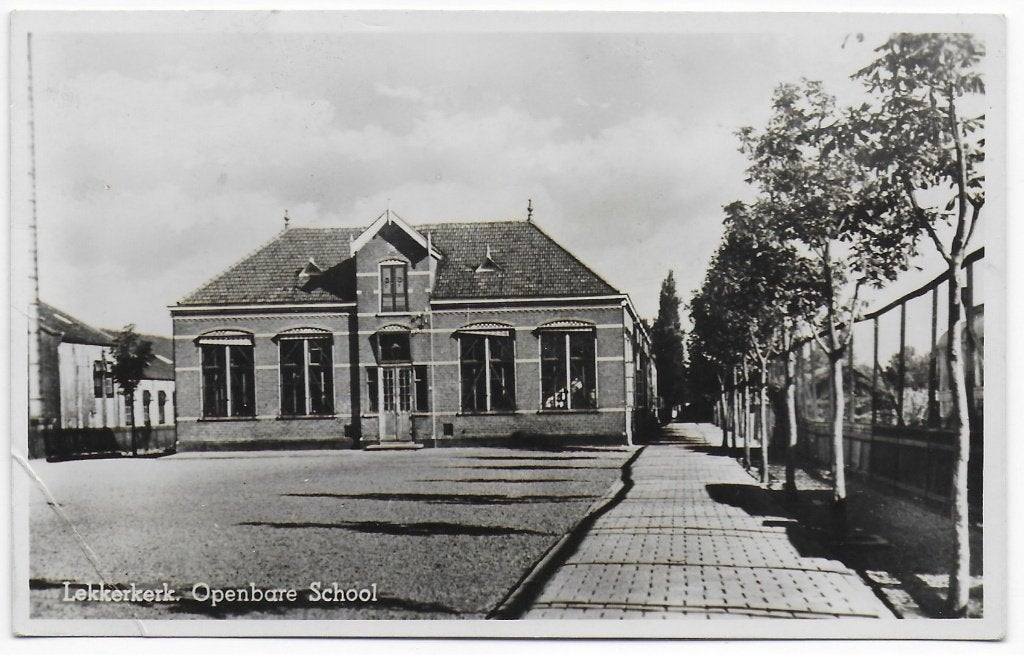Lekkerkerk openbare school - Oude gelopen ansichtkaart B5340, Ophalen of Verzenden, 1940 tot 1960, Gelopen