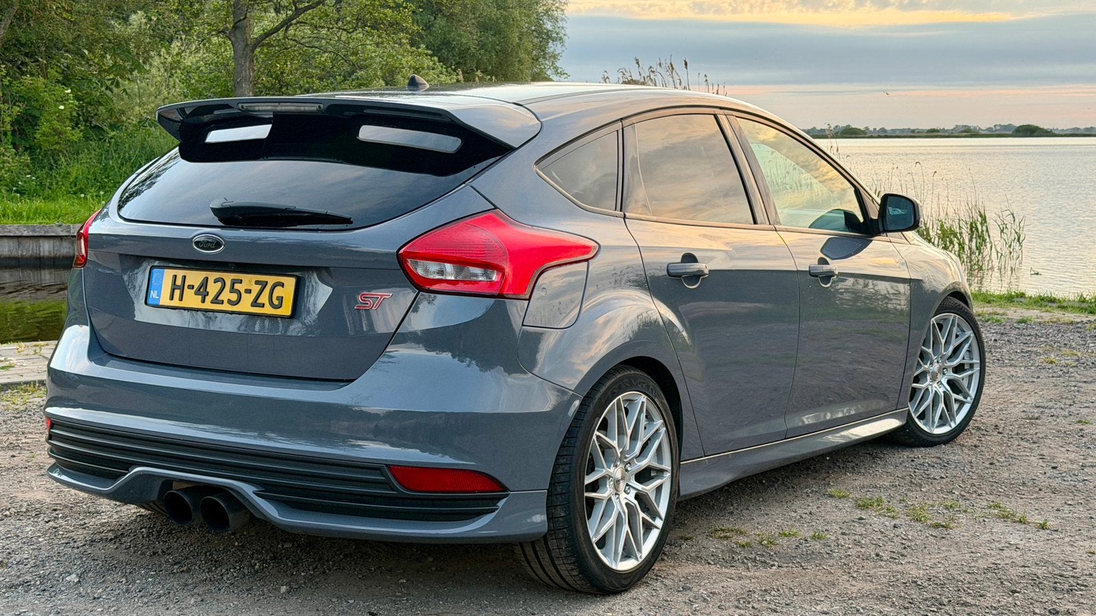 Ford Focus ST 2.0 Stealth grey, Milltek, perfecte staat!, Auto's, 15 km/l, Zwart, 4 cilinders, Handgeschakeld