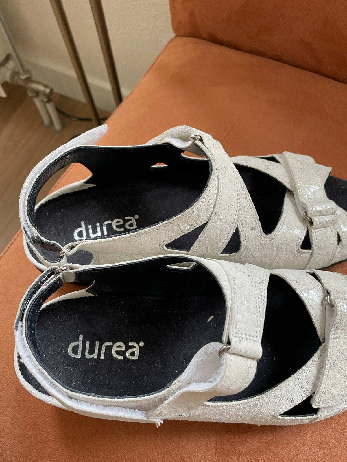 Durea dames sandalen maat 39, breedte K, wit parelmoer, Wit, Zo goed als nieuw, Sandalen of Muiltjes, Ophalen of Verzenden