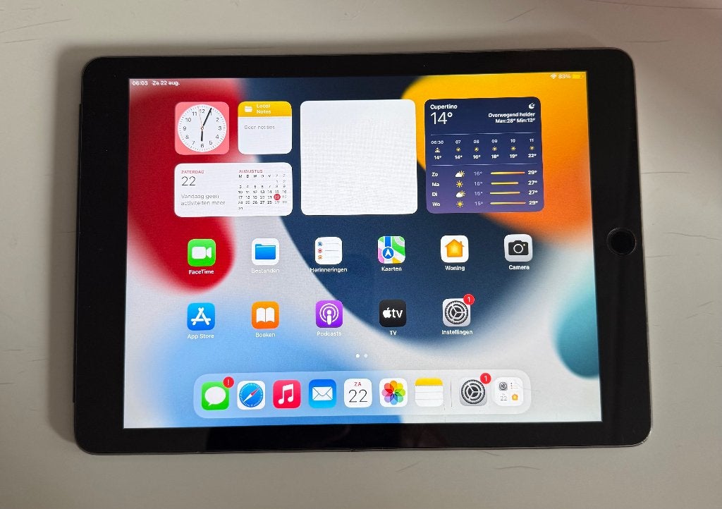 Te koop of te ruilen en mooie Apple Ipad Air 2 met 16gb, Apple iPad Air, Zo goed als nieuw, Grijs, 16 GB