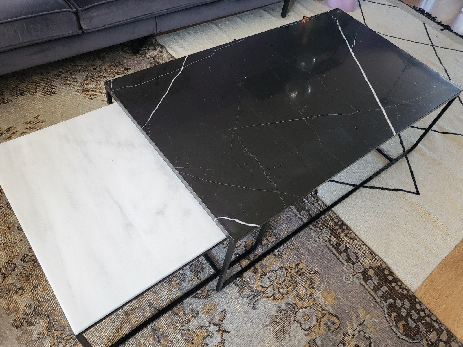 2 salontafels marmer, metalen onderstel, Huis en Inrichting, Tafels | Salontafels, Ophalen, 50 tot 100 cm, 50 tot 100 cm, Zo goed als nieuw