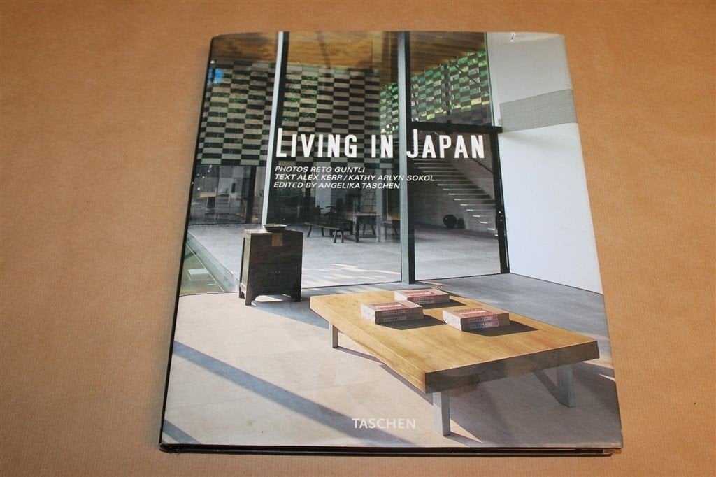 Living in Japan — Fotoboek Japanse Woonhuizen & Architectuur, Ophalen of Verzenden, Gelezen, Architecten