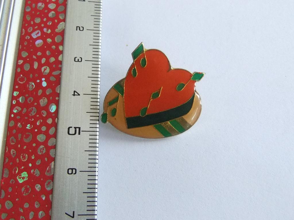 metalen pin of  speldje hart met muzieknoten, Verzenden, Nieuw, Overige onderwerpen