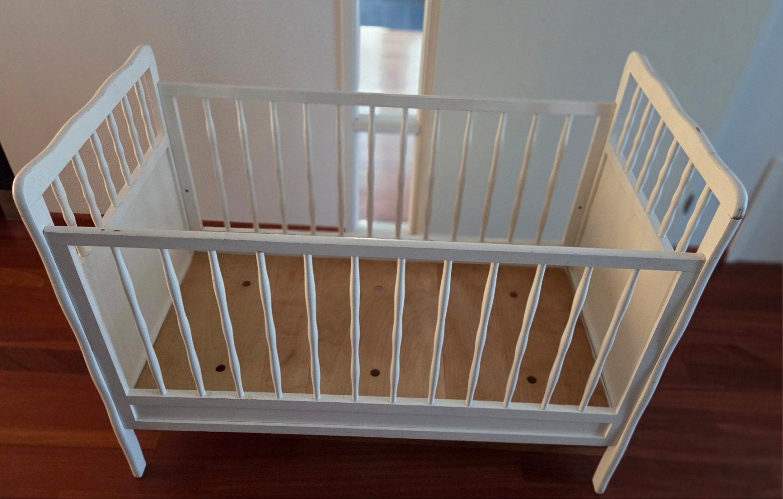 Wit houten babybedje met matras (60x120 cm) en beddengoed, Ophalen, Gebruikt, 190 cm of minder, Hout