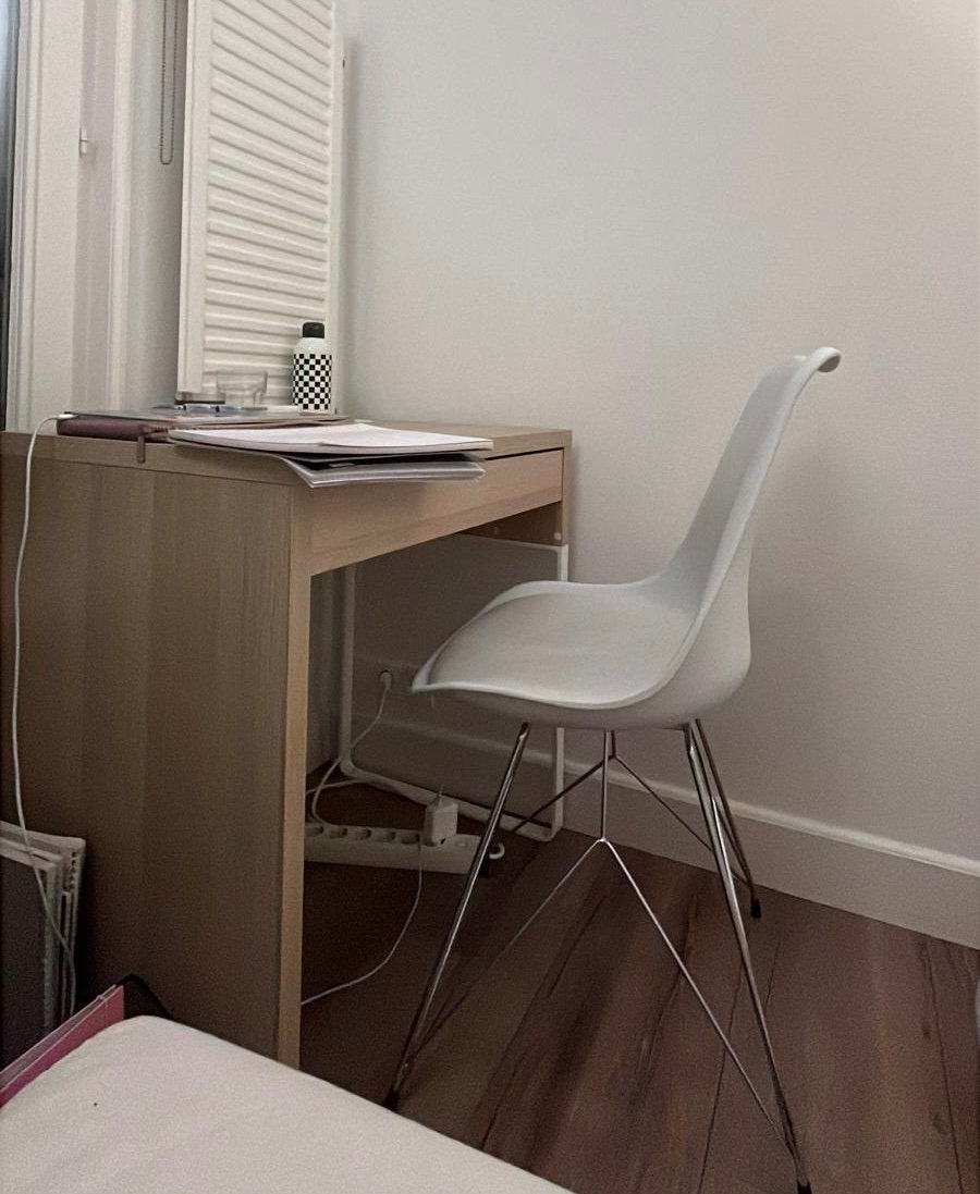 Desk and chair, Huis en Inrichting, Ophalen, Zo goed als nieuw