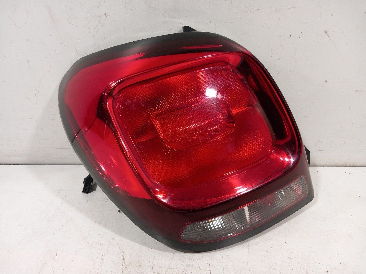 Achterlicht links buiten Citroën C1, Auto-onderdelen, Onderdelen@venauto.nl, Van der Ven Autorecycling B.V., Gebruikt, Ettenseweg 76, 4706 PB Roosendaal, The Netherlands