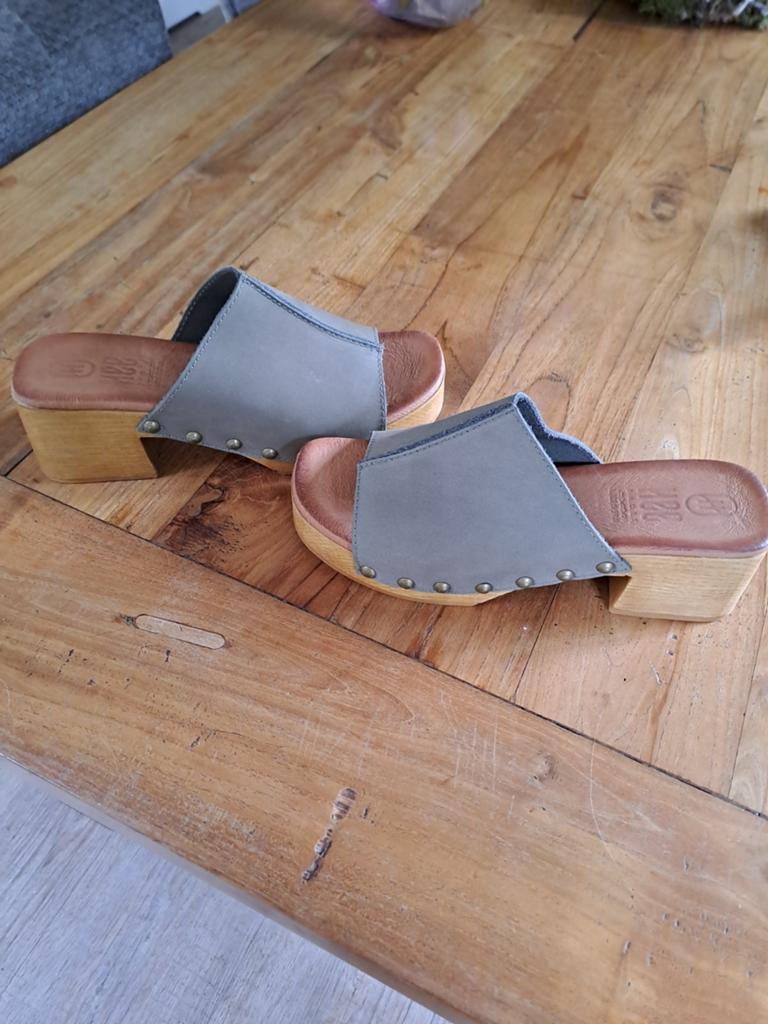 Klompschoenen, Kleding | Dames, Schoenen, Schoenen met lage hakken, Ophalen of Verzenden, Zo goed als nieuw, Groen