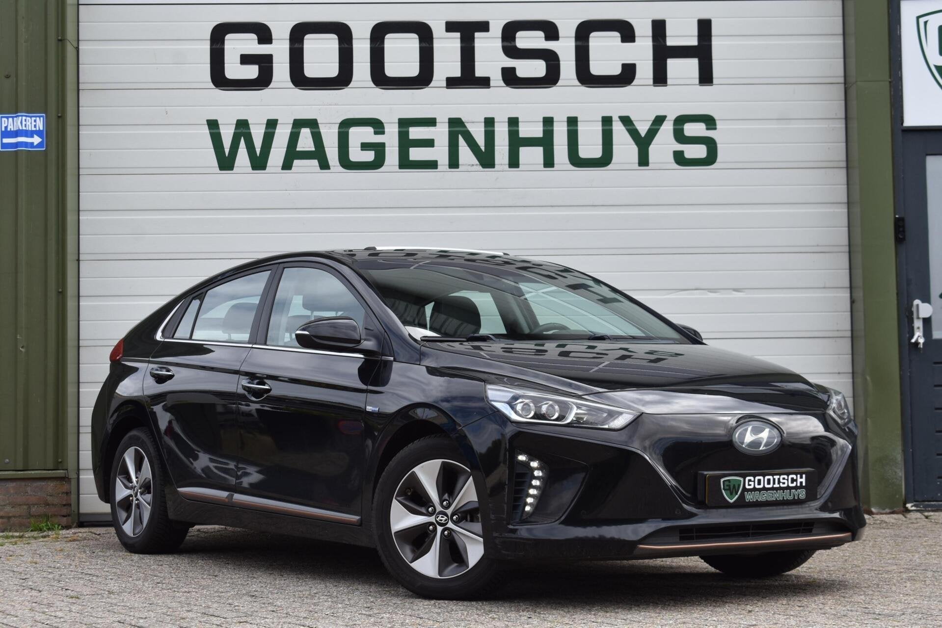 Hyundai IONIQ Premium EV | Schuifdak | Leder | Memory | Infi, 280 km, Met garantie (alle), Zwart, IONIQ