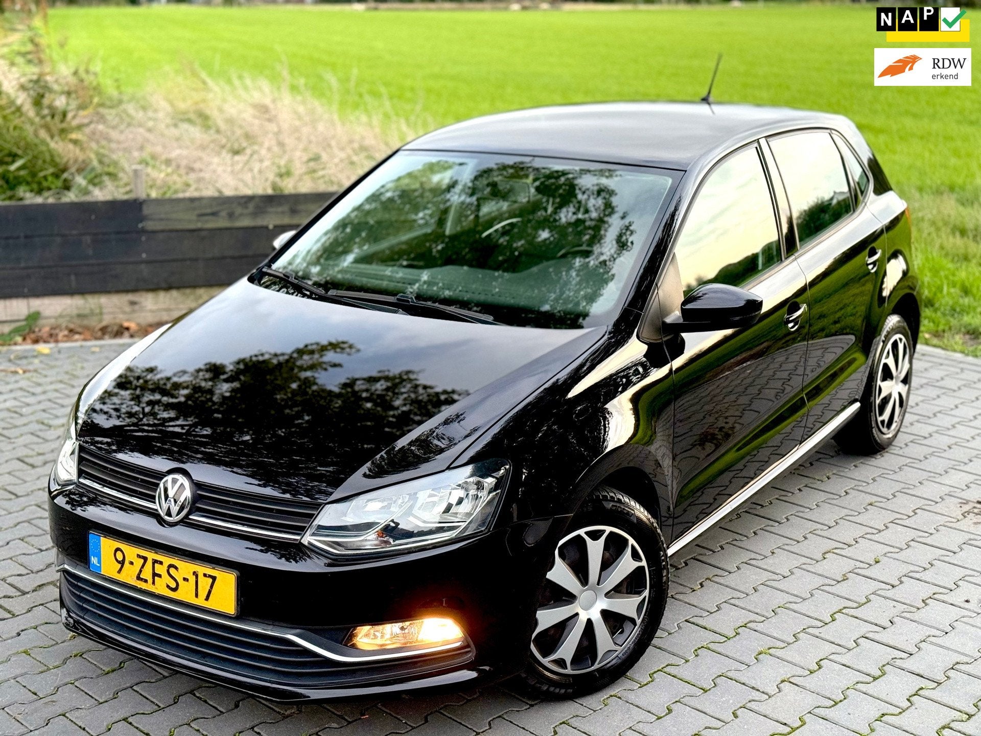 Volkswagen Polo 1.2 TSI Comfortline/Facelift/Compleet onderh, Stof, 4 cilinders, Zwart, Origineel Nederlands