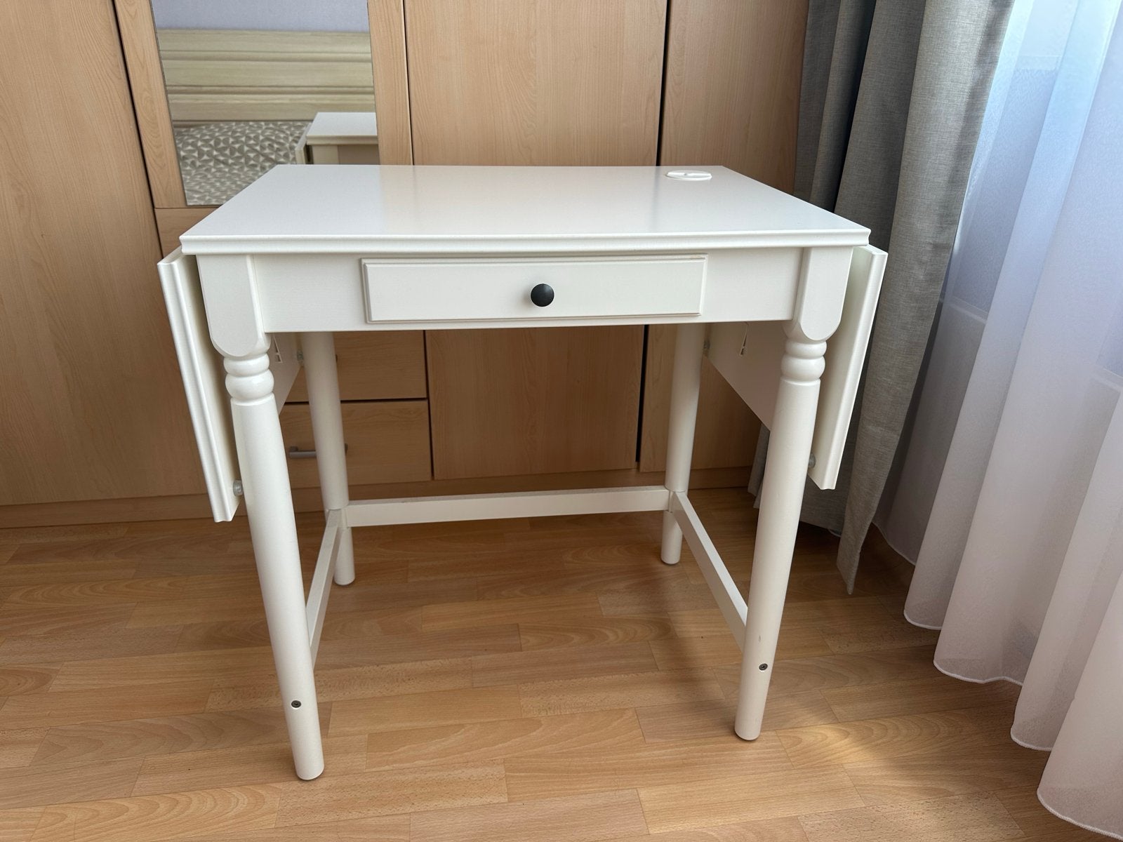 Witte uitschuifbare tafel met lade van İkea, Huis en Inrichting, Ophalen, Gebruikt, Tot twee personen, 50 tot 100 cm