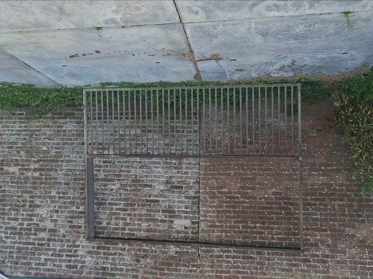Voorwand paardenstal. kunststof planken.