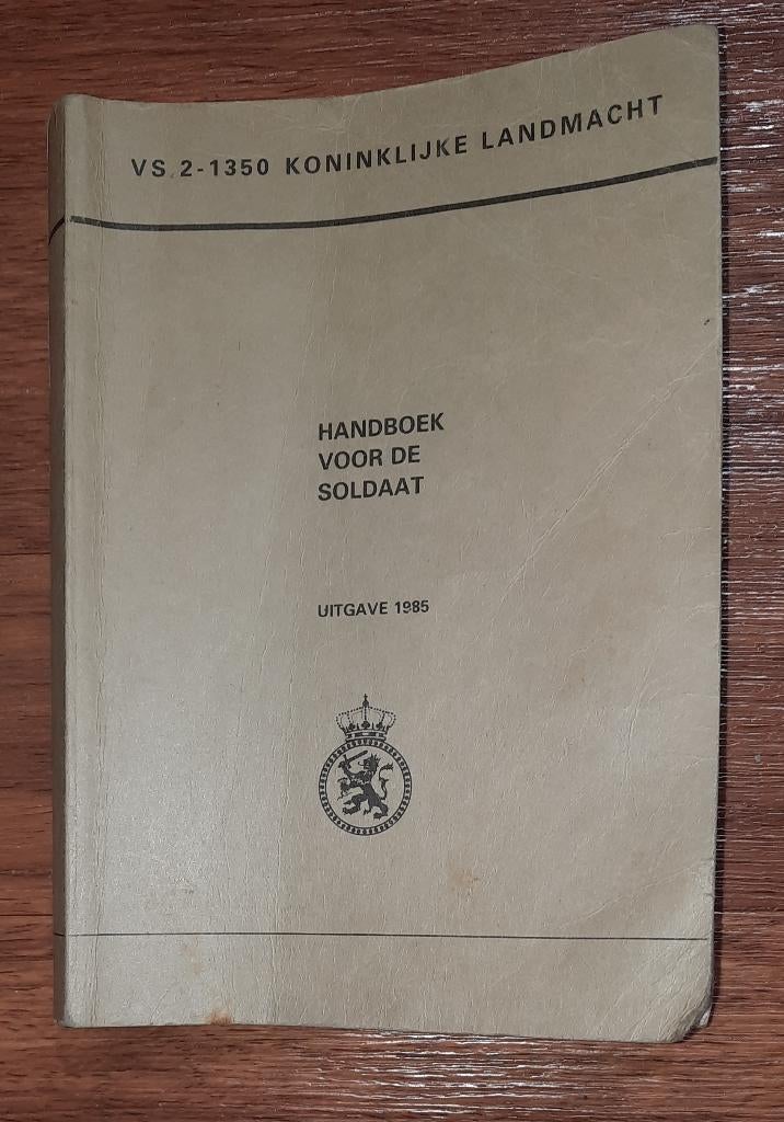 KL handboek soldaat 1985 VS 2-1350 origineel, Ophalen of Verzenden, Landmacht, Nederland, Boek of Tijdschrift