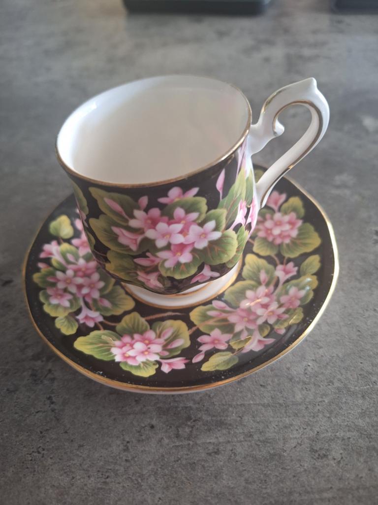 Royal Albert Provincial Flowers "Mayflower" Kop en Schotel, Antiek en Kunst, Ophalen of Verzenden