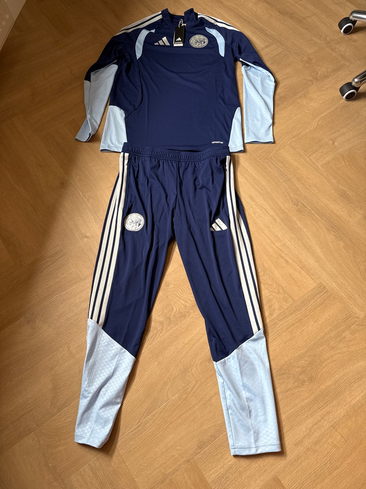 Nieuw! Origineel Adidas Ajax Trainingspak maat L, Maat L, Ophalen of Verzenden, Nieuw, Trainingspak