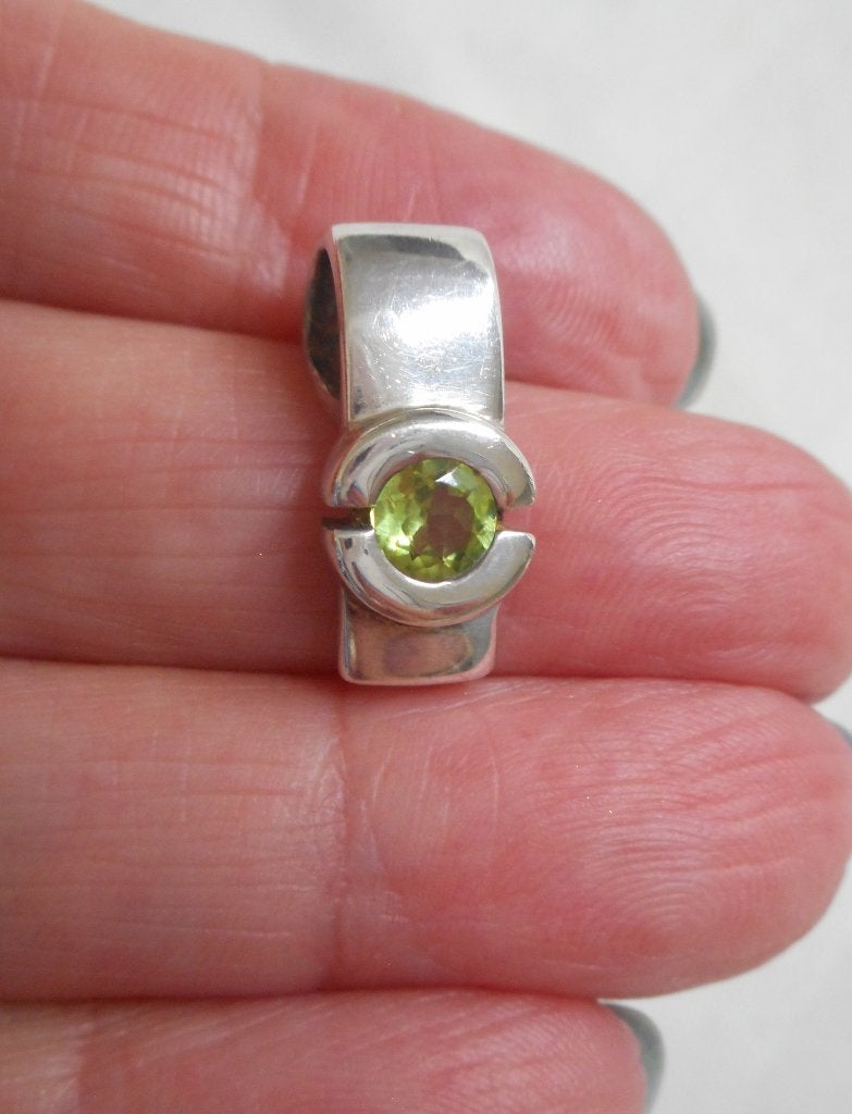Zilveren hanger met peridot nr.549