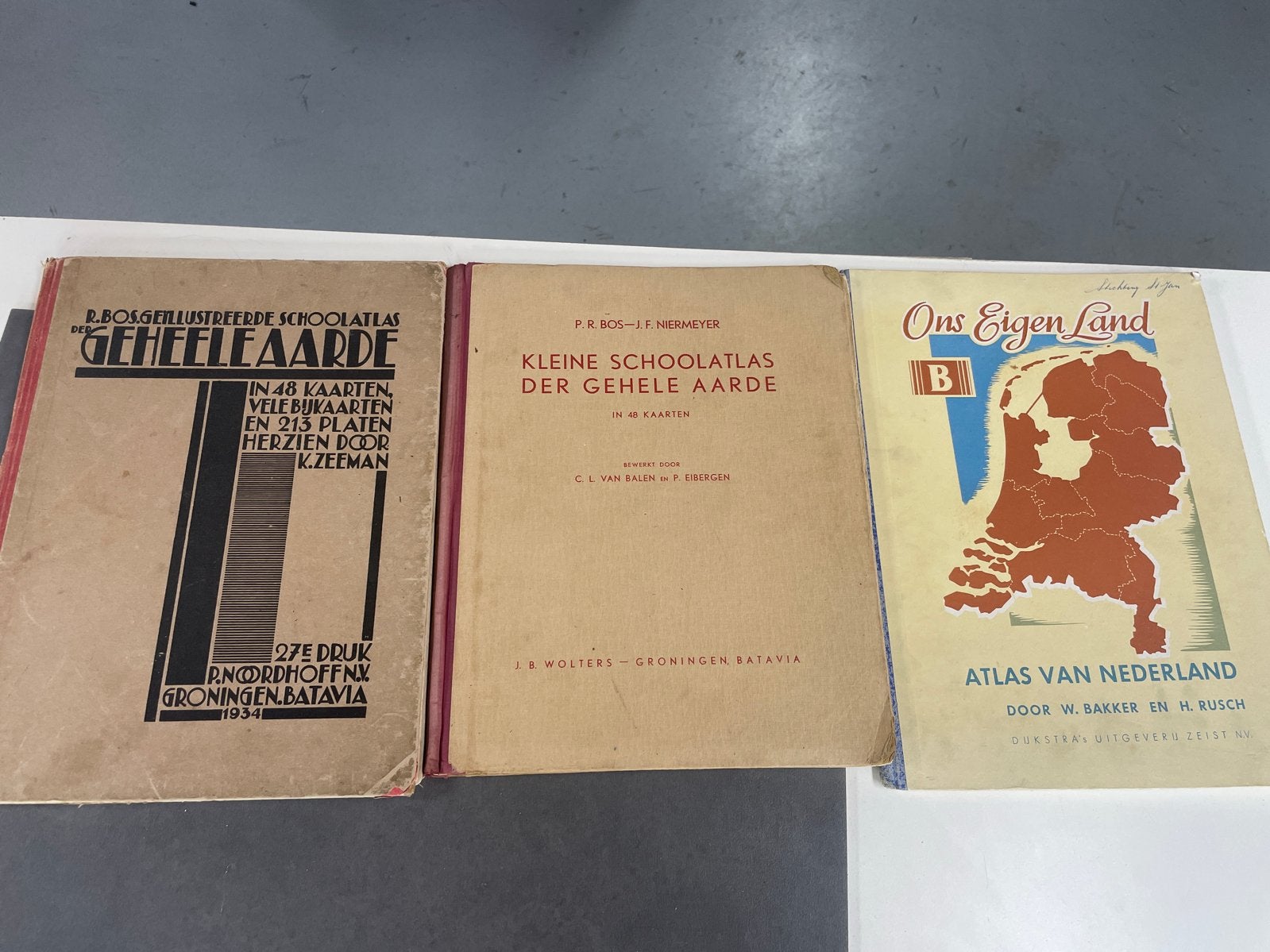 3 Antieke Schoolatlassen - 1934, 1939, 1956, Overige atlassen, 1800 tot 2000, Wereld, Ophalen