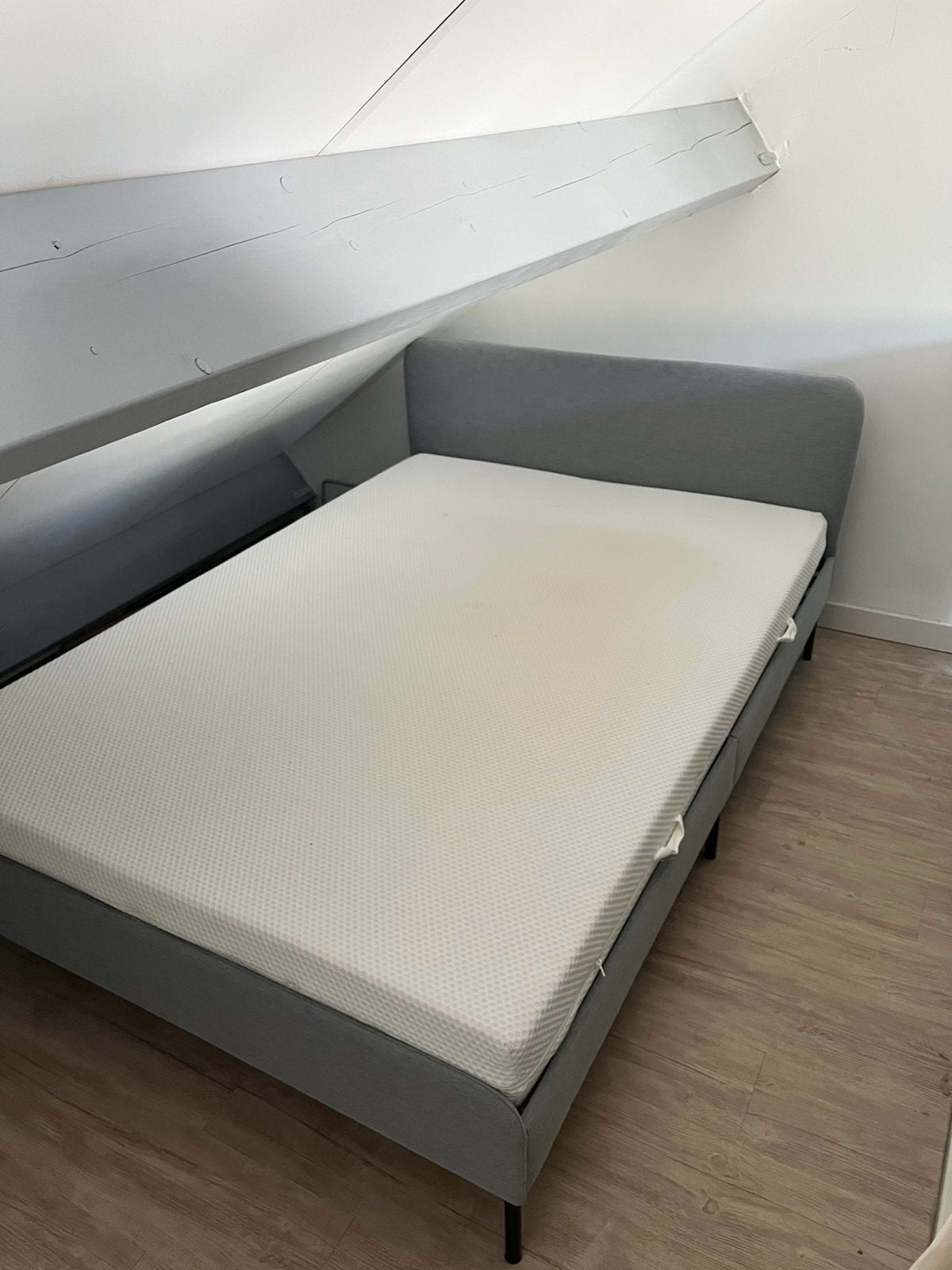 Ikea Slattum 140x200 met matras *GRATIS*, Ophalen, Gebruikt, 140 cm, Twijfelaar