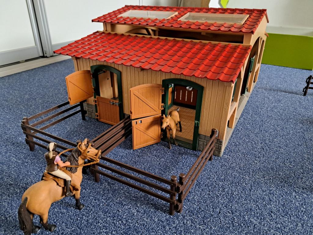 schleich paardenstal 42195, Ophalen, Zo goed als nieuw