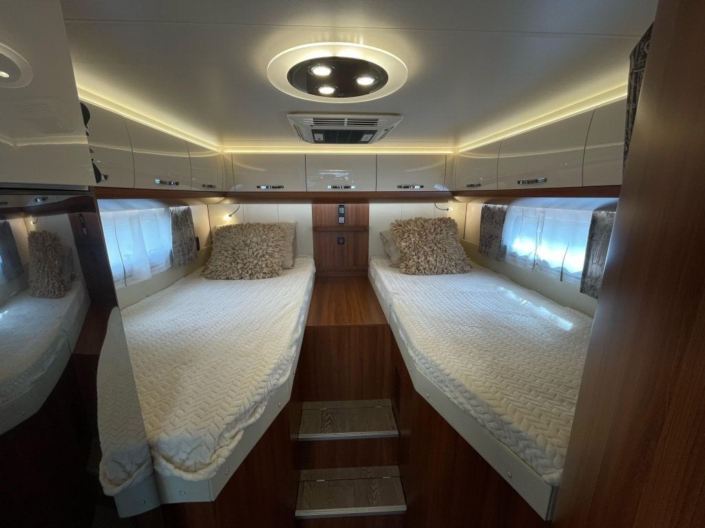 Hobby Optima Deluxe 65 T ENKELE BEDDEN AUTOMAAT LEVELSYSTEEM, Caravans en Kamperen, Campers, Automaat, Fiat, Hobby, 7 tot 8 meter