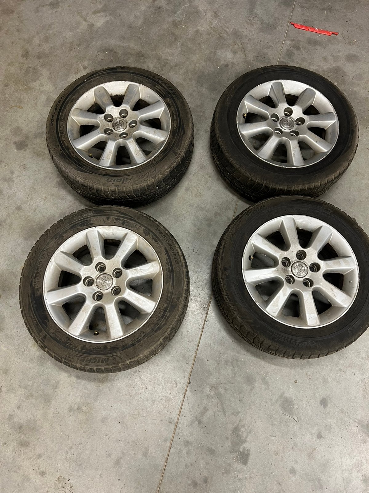 Toyota banden, Ophalen