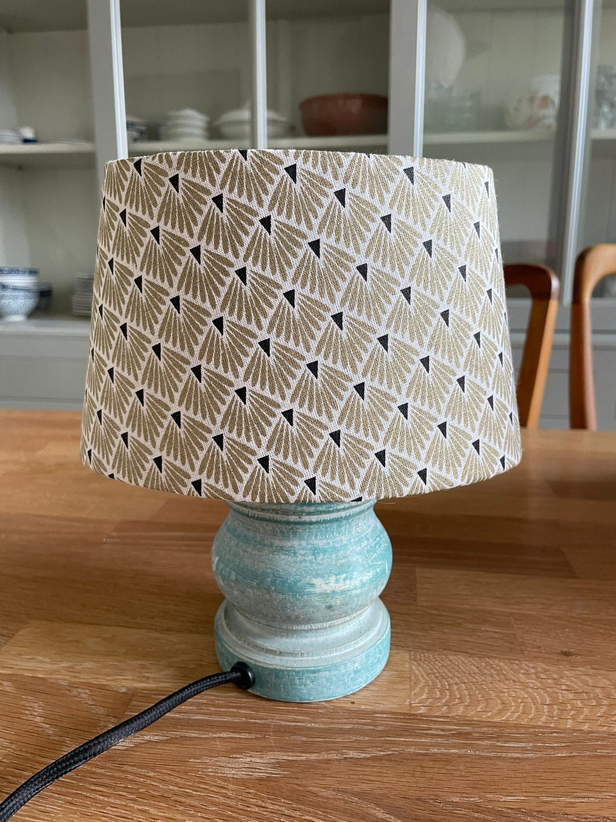 tafellamp met turquoise voet en art deco kap, Huis en Inrichting, Ophalen, Meerkleurig, E27 (groot), Met stekker