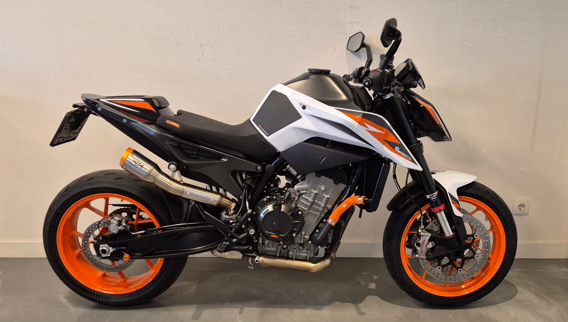 KTM 890 DUKE R (bj 2022) 10,298 km, Motoren, Motoren | KTM, 2 cilinders, KTM, Motorrijbewijs A, Onbekend