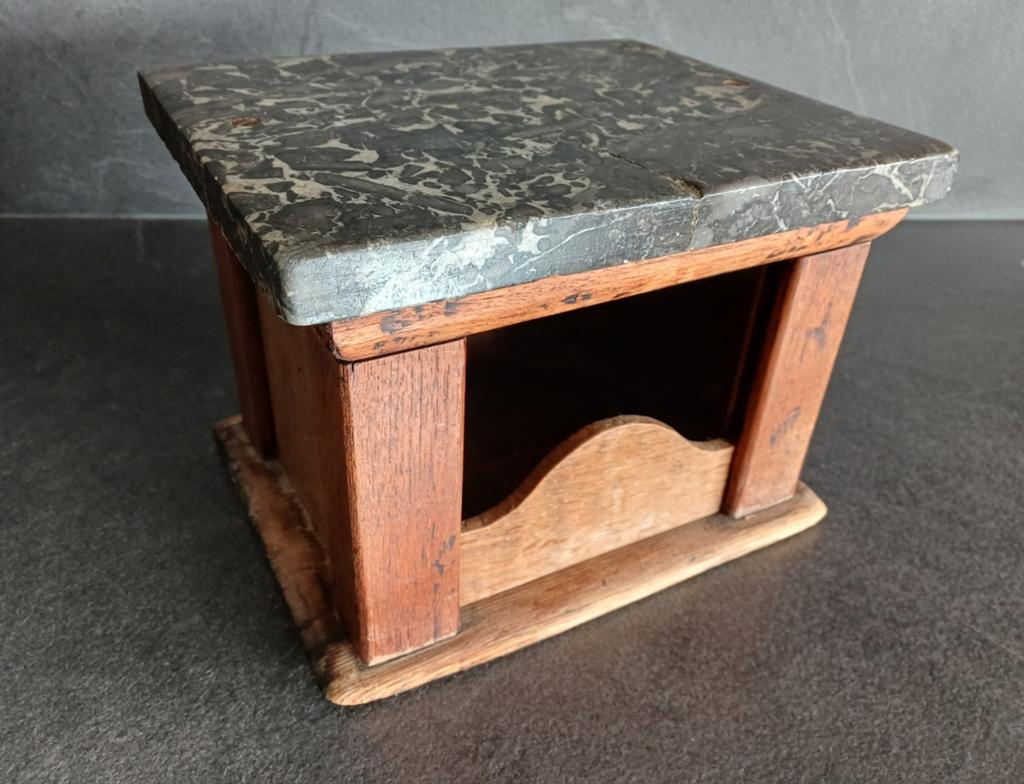 Antiek Eiken Stoof / Voetenstoof met Natuursteen voor € 10, Ophalen