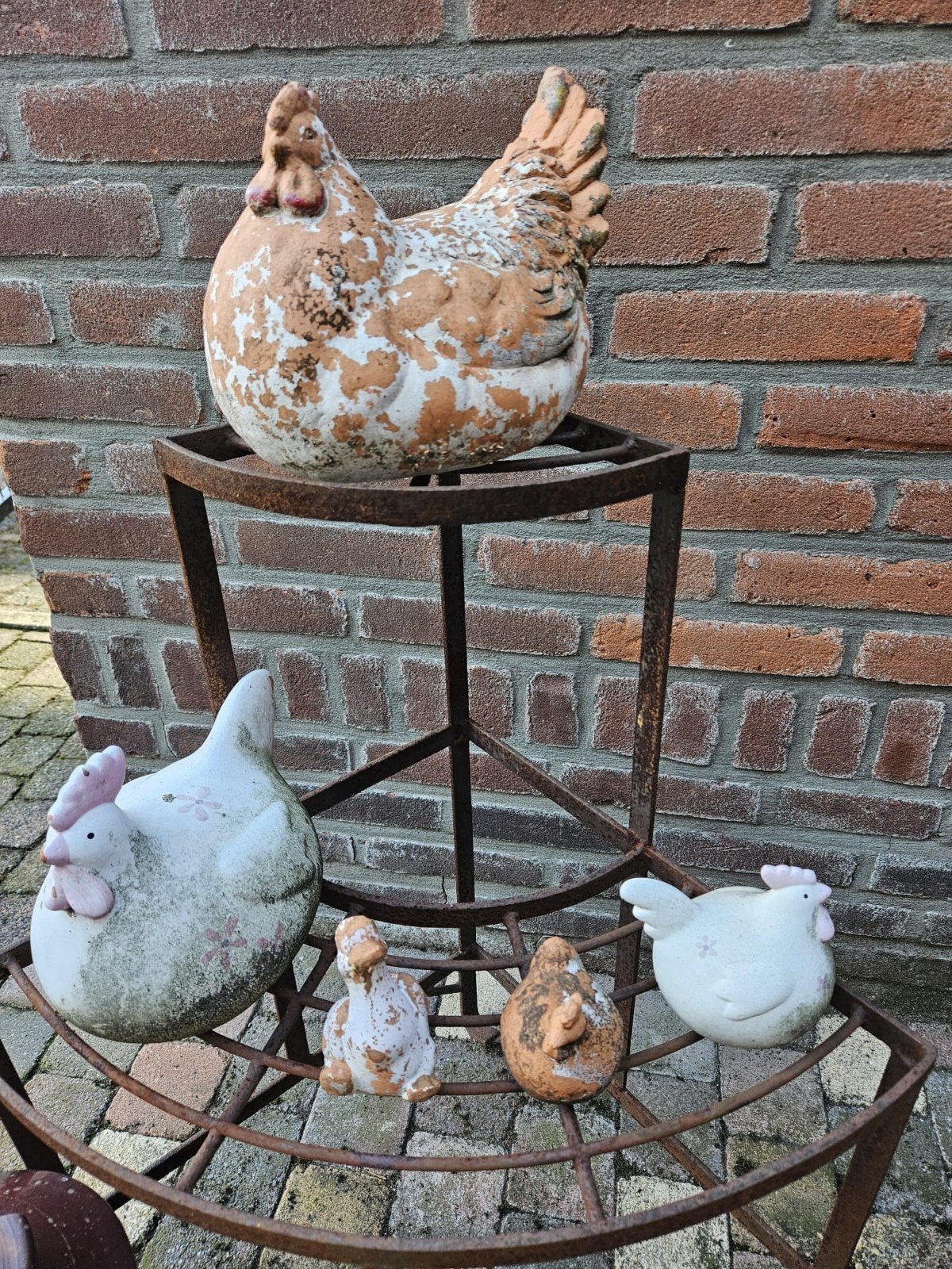 Decoratieve kippen en kuikens op metalen standaard, Gebruikt, Meerkleurig, Ophalen of Verzenden, Landelijk