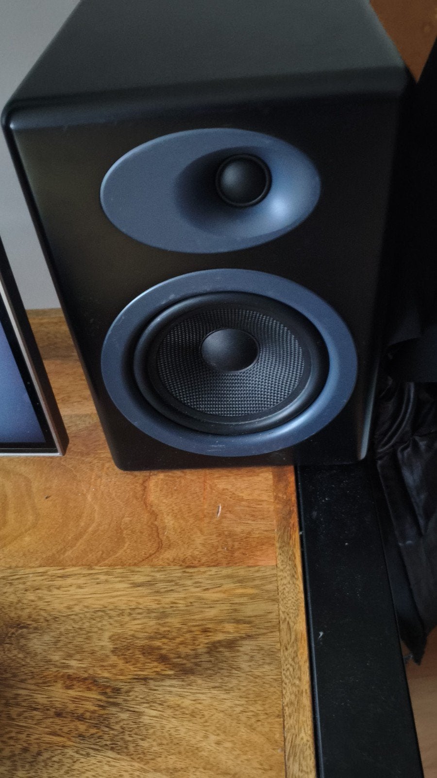 Audioengine A5 actieve boekenplank speakers, Afstandsbediening, Zo goed als nieuw, 60 tot 120 watt, Boekenplank luidspreker