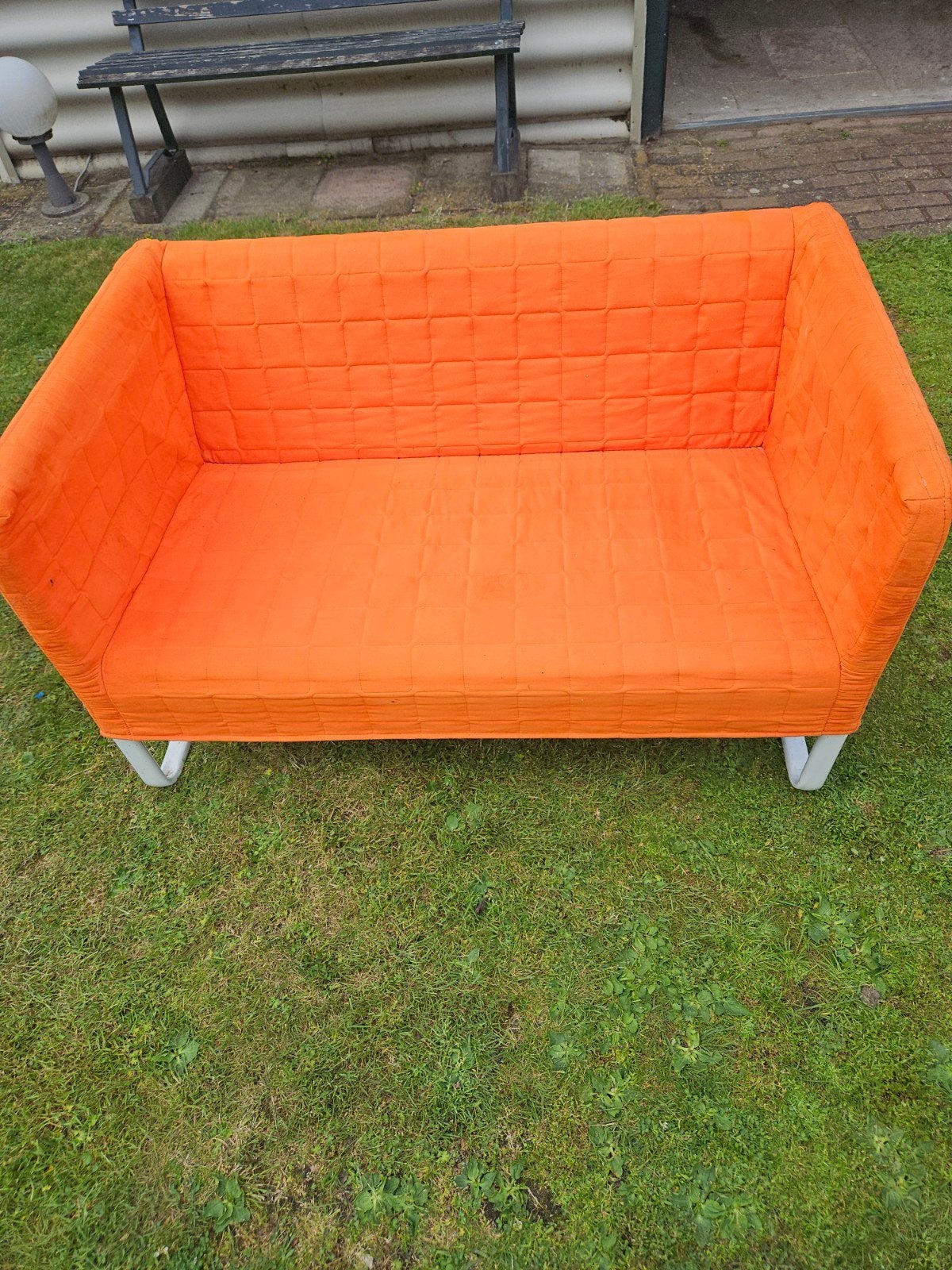 Compacte oranje bank met uitwasbare hoes, Huis en Inrichting, Ophalen, Gebruikt, Tweepersoons, 75 tot 100 cm