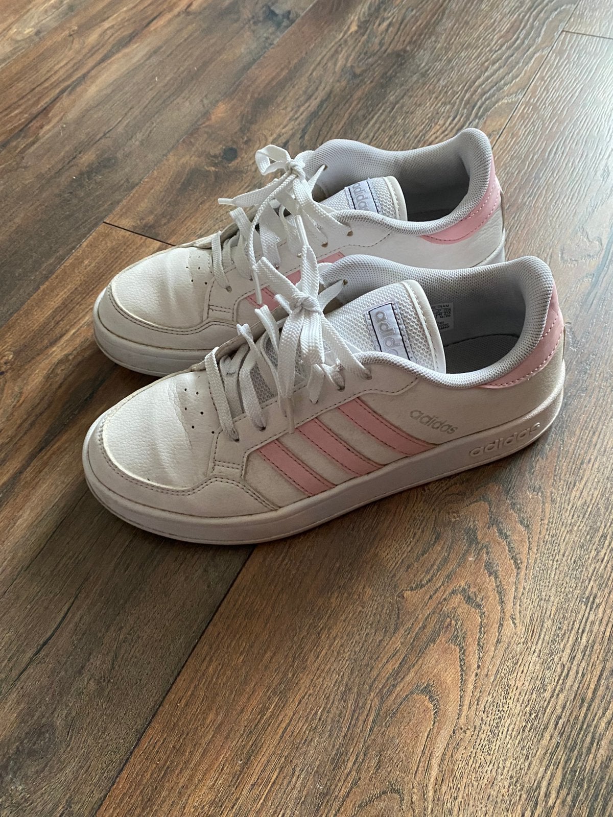 Nette gymschoenen(Adidas) wit met rose strepen, maat 38,5, Kleding | Dames, Schoenen, Wit, Ophalen of Verzenden, Sneakers of Gympen