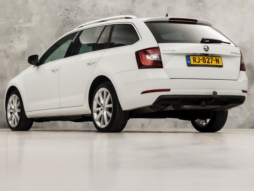 Skoda Octavia Combi 1.4 TSI Sport 150Pk Automaat (PANORAMADA, Auto's, Skoda, 12 maanden, Gebruikt, 4 cilinders, Wit
