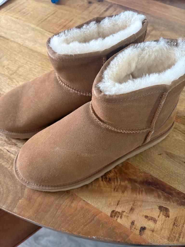 Nieuwe Aus Wooli Uggs - Bondi Sheepskin Short Ankle Boots, Ophalen of Verzenden, Zo goed als nieuw, Bruin, Lage of Enkellaarzen